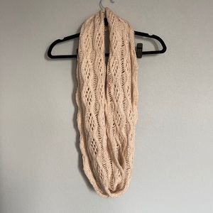 O/S - H&M circle scarf